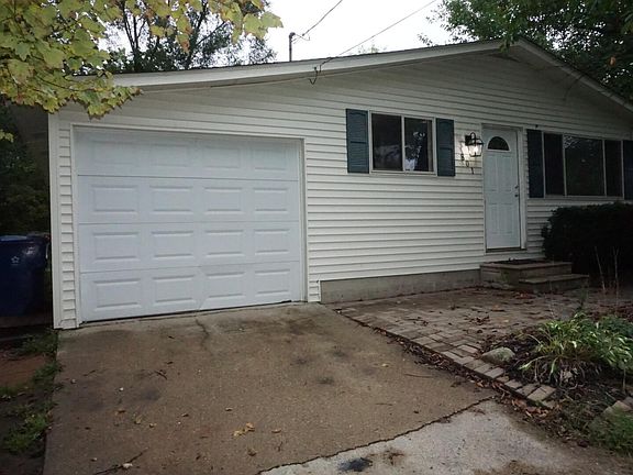 2nd image of 801 Farnsworth Rd