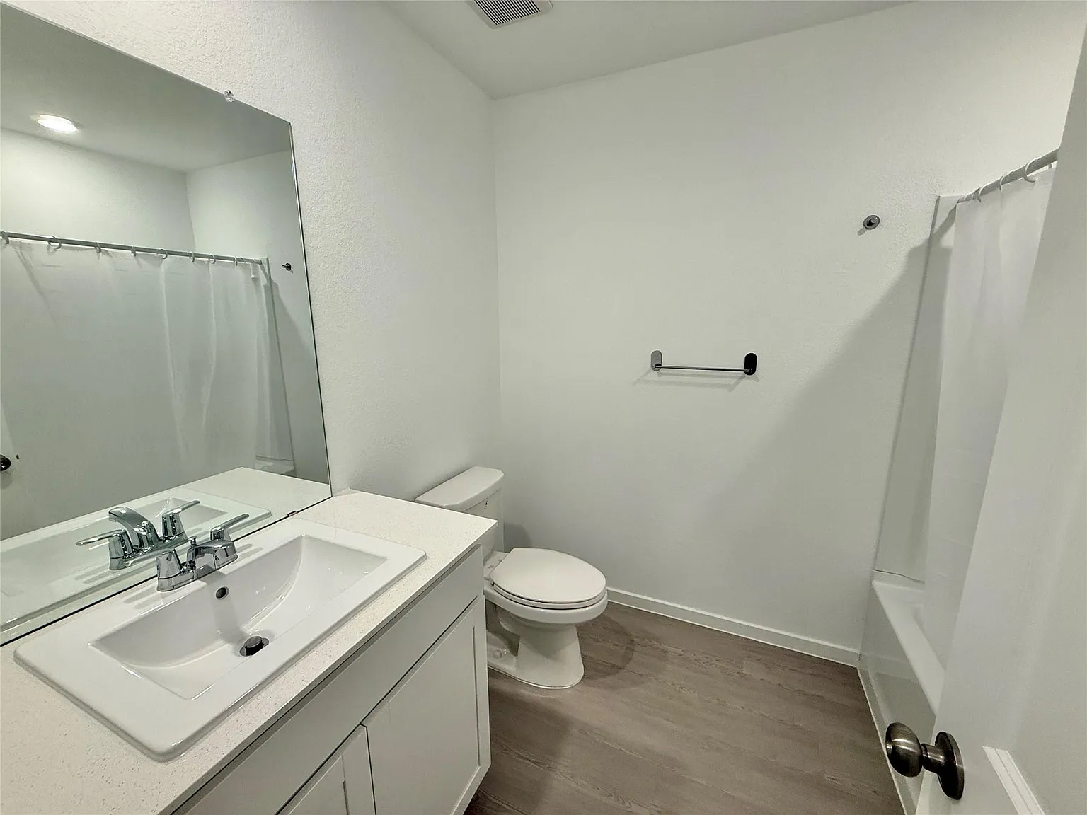 3 bed, 2.0 bath, 1522 sqft, $1,700 — Photo 4
