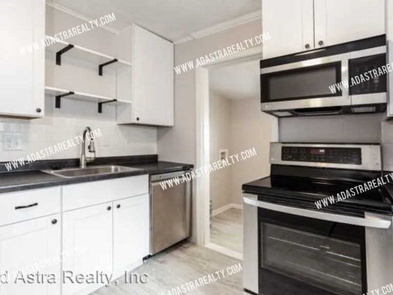 821 N Crysler Ave — Photo 5