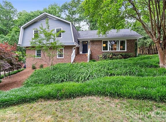 3rd image of 6114 Carriagehouse Ln