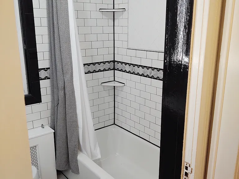 224 S Allen St — Photo 39