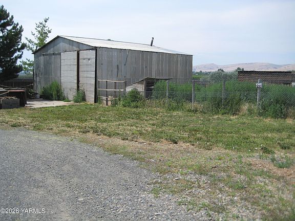 5th image of 8711 Postma Rd