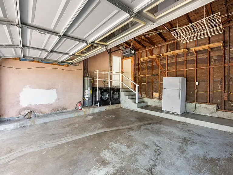 1007 Winston Dr — Photo 25