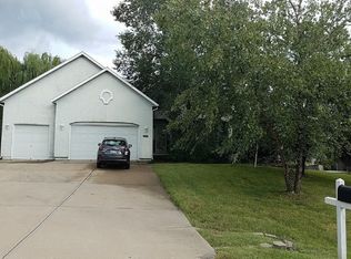 18865 Greenway Ln, Olathe, KS 66062