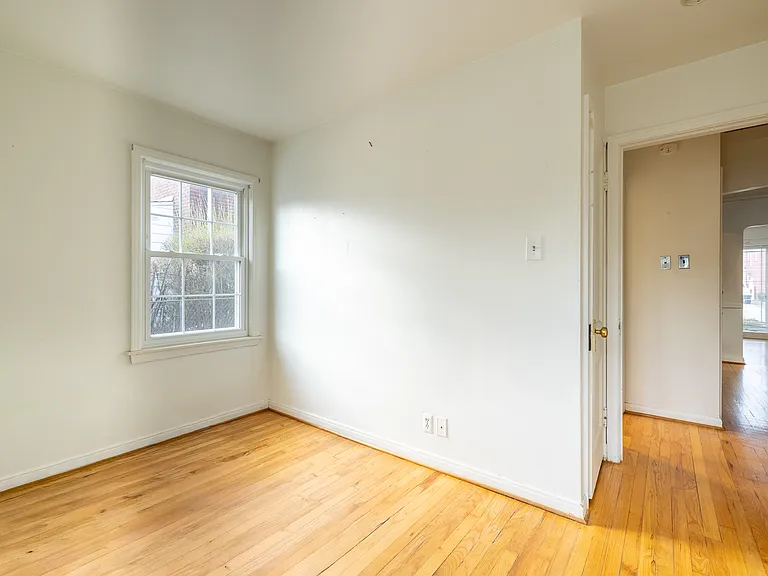 1423 Hollywood Ave — Photo 10