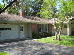 9 Thorntree Cir, Penfield, NY 14526