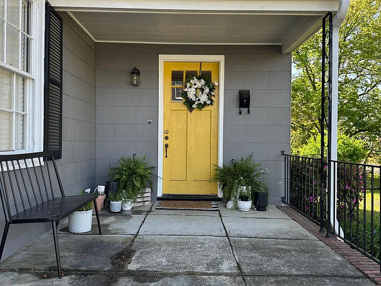 105 Hillcrest Ave — Photo 2