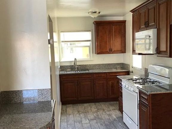 2nd image of 14022 Burbank Blvd Unit 1/2