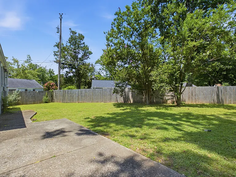 240 Ridgeway Dr — Photo 22