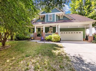 1070 Hunters Run Dr, Tega Cay, SC 29708