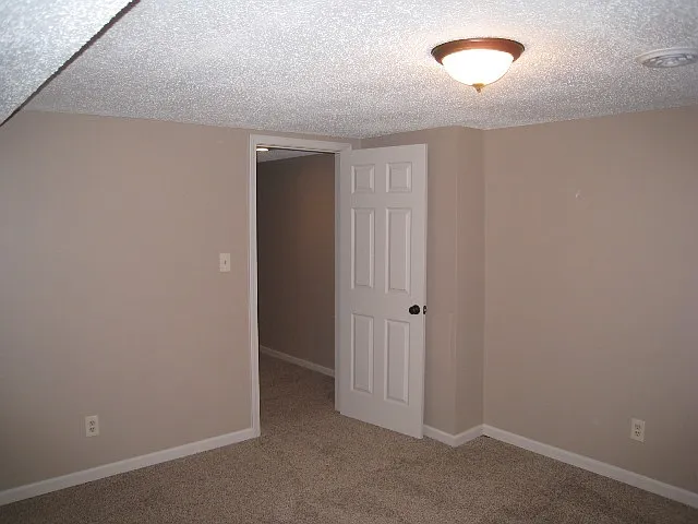 9609 N Charlotte St — Photo 21