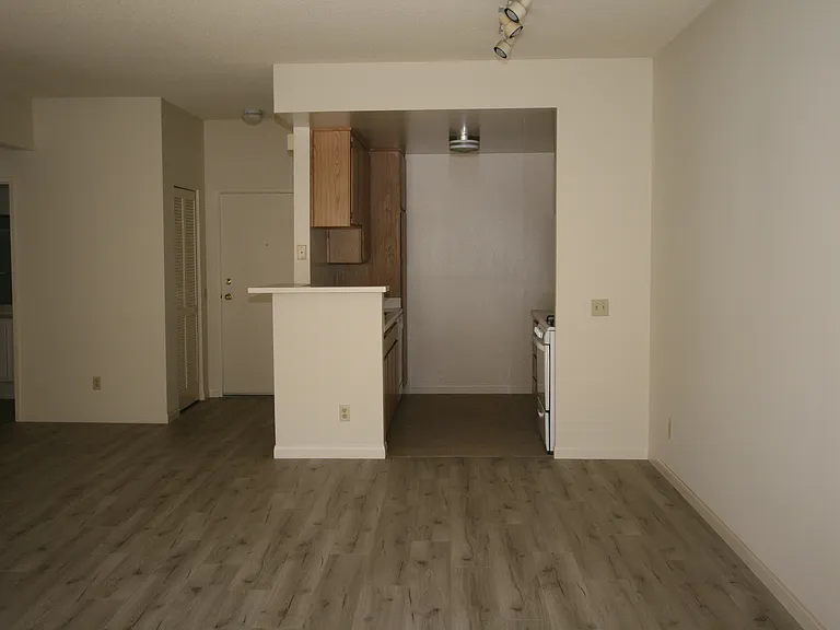3637 Clarington Ave #112 — Photo 8