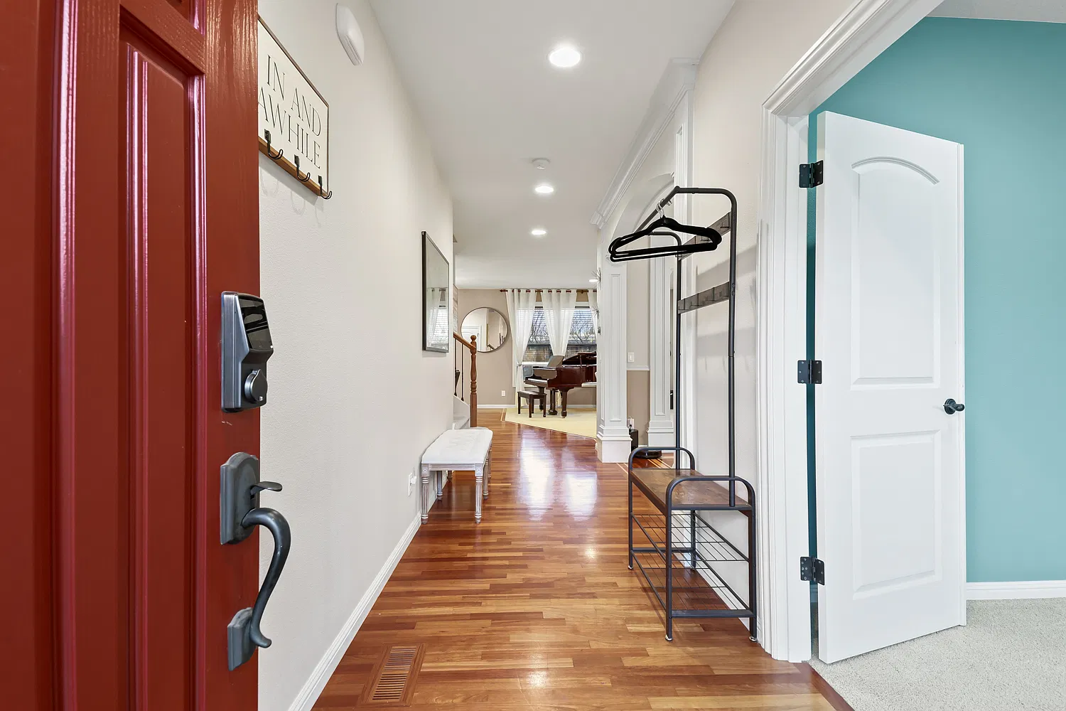 3 bed, 2.5 bath, 2874 sqft, $5,600 — Photo 2