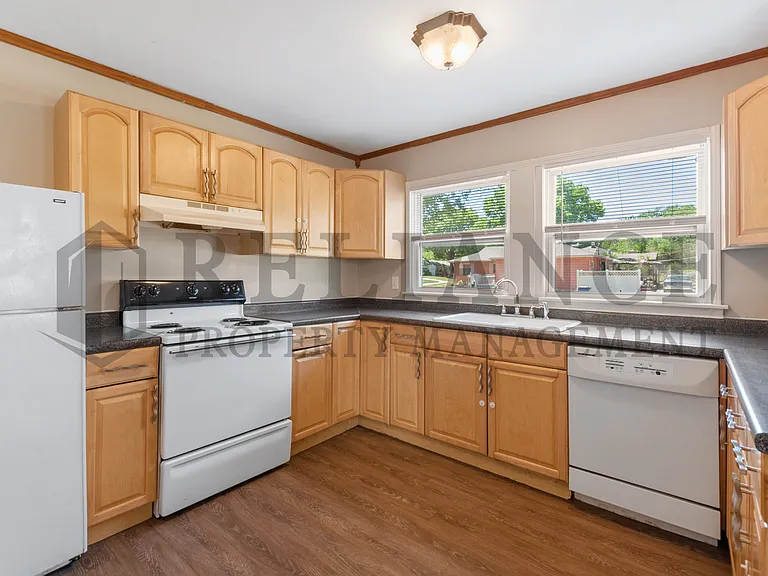 1122 S Quentin St — Photo 4