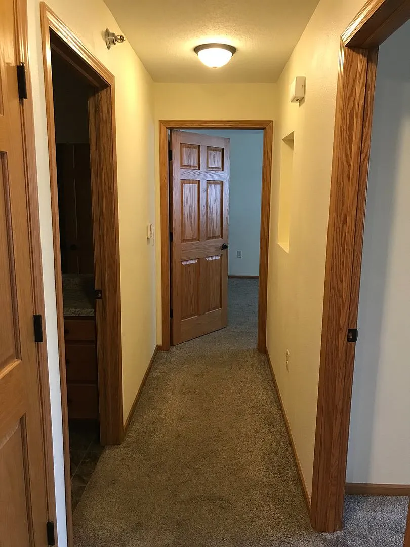 1958 Cypress Court NE — Photo 4