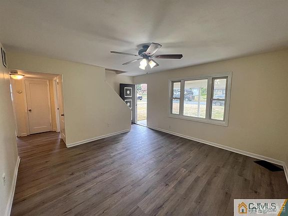 5th image of 1008 Terrace Blvd