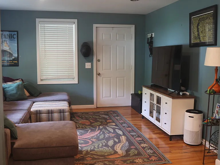 610 S Elm St — Photo 3