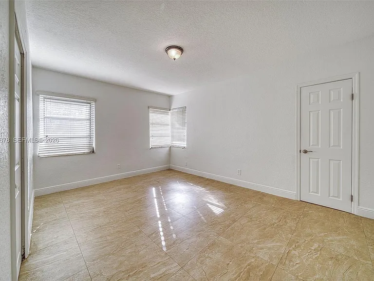 4136 SW 14th St — Photo 14