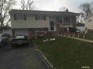 12 Priscilla Rd, Smithtown, NY 11787