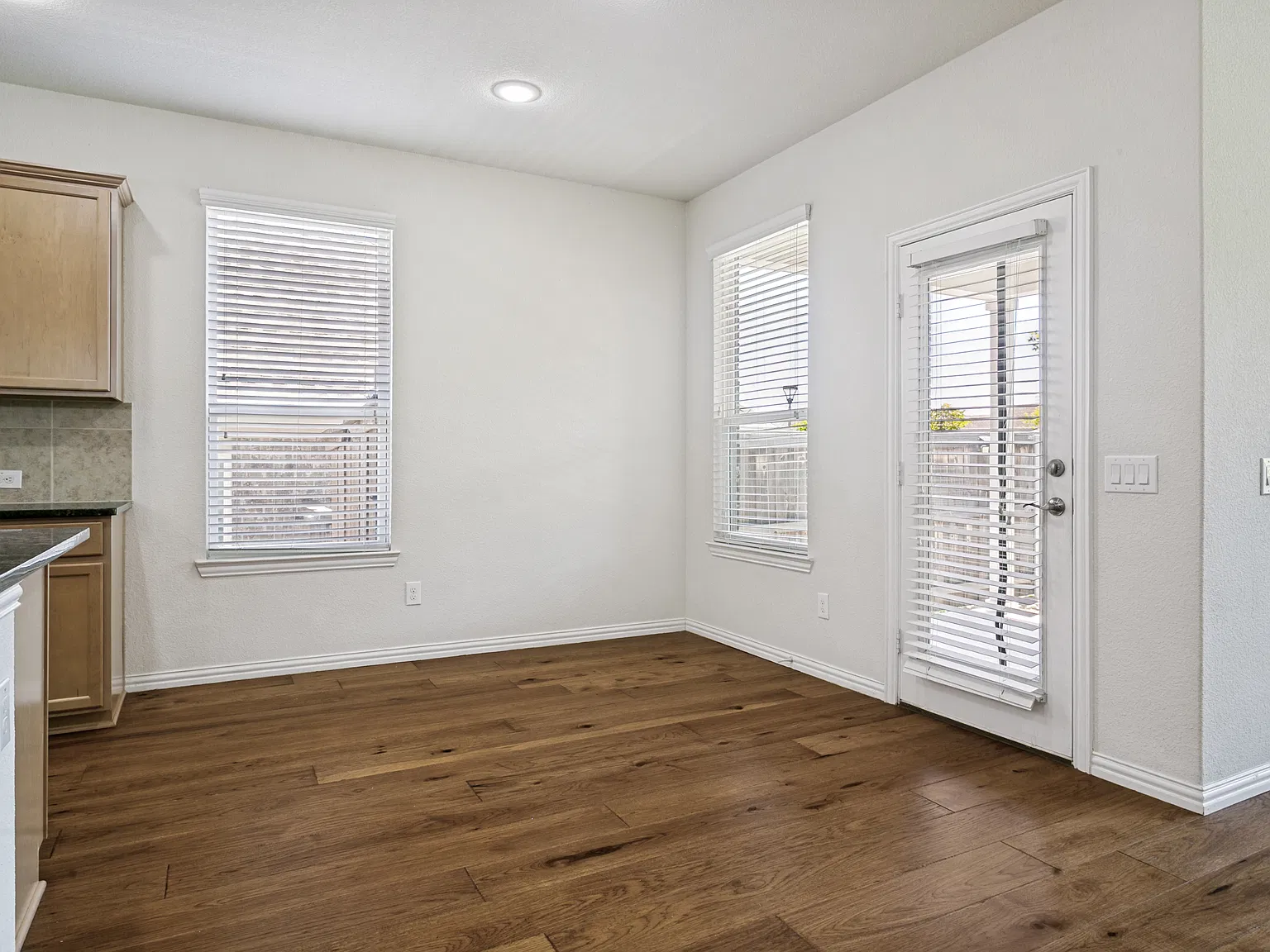 4 bed, 2961 sqft, $3,295 — Photo 4