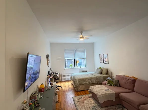 418-422 East 82nd Street image 1 of 6