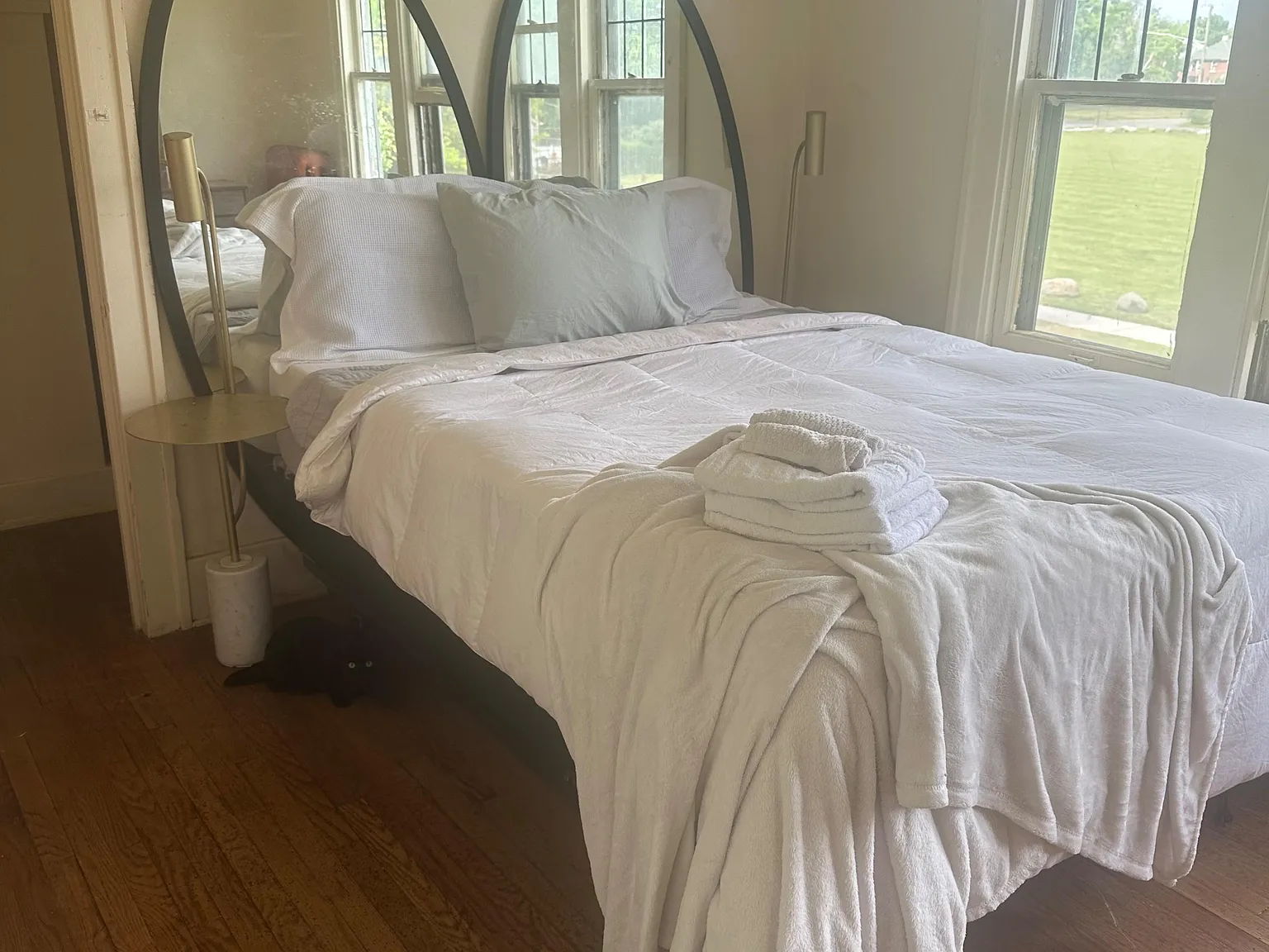 3 bed, 1.0 bath, 2000 sqft, $1,139 — Photo 2