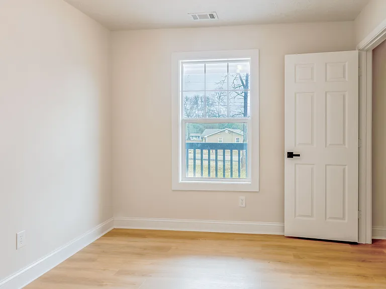 37 Coweta St — Photo 5