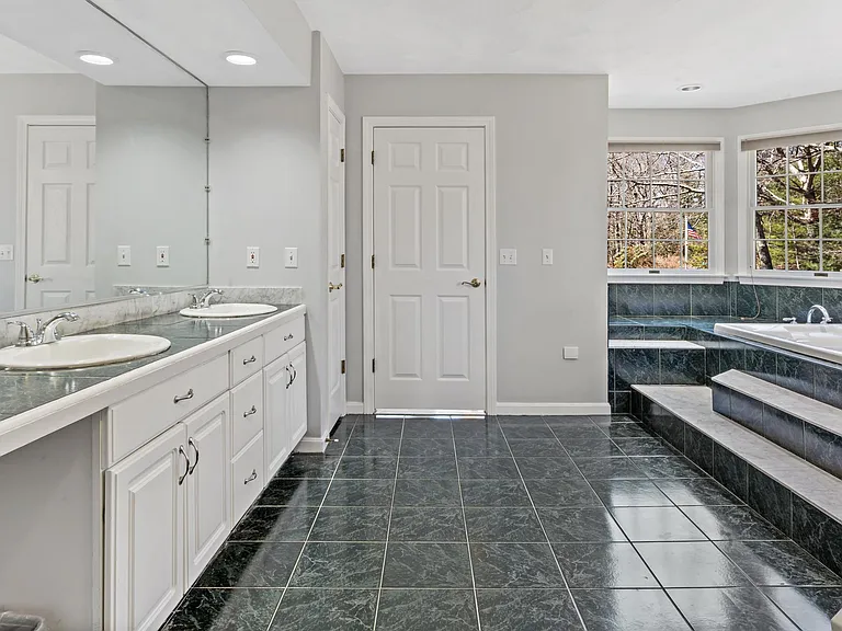 25 Dale Hill Dr — Photo 16