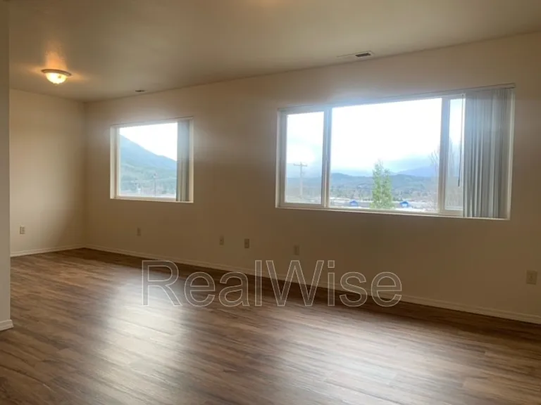 1820 NE Foothill Blvd #B — Photo 4