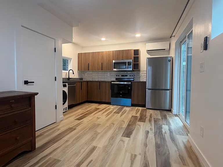 290 Monmouth Ave S — Photo 27
