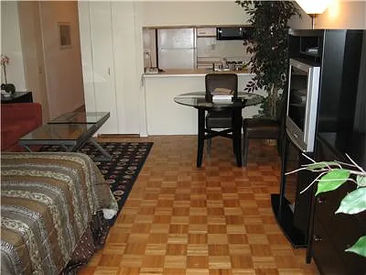 Sold by RELO REDAC INC. | media 9