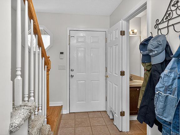 3rd image of 319 Essex Ct