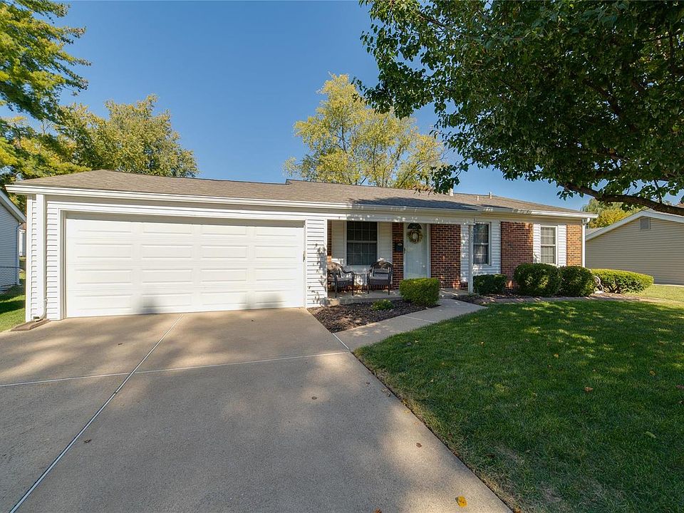 1st image of 529 Foxtrail Dr