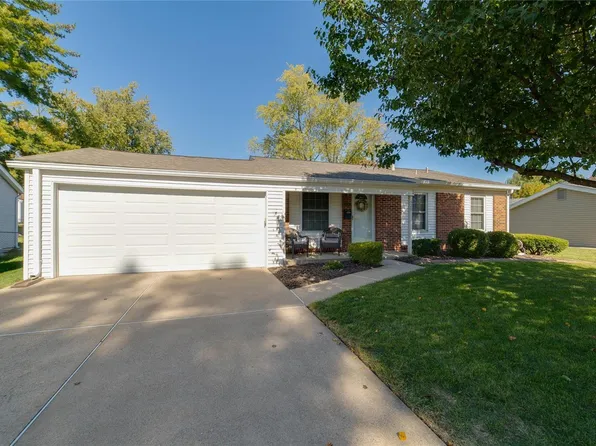 529 Foxtrail Dr, Hazelwood, MO 63042