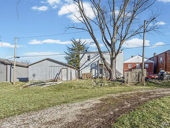 3rd image of 208 N County Rd