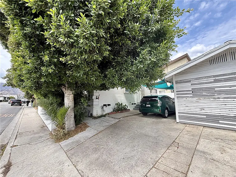408 N Pacific Ave — Photo 1