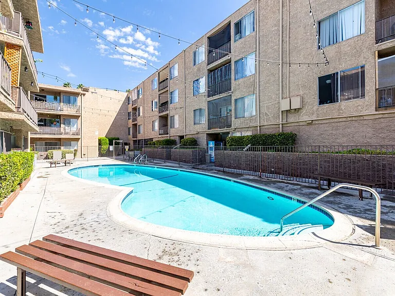 Welcome to Sherman West Apartments — Photo 9