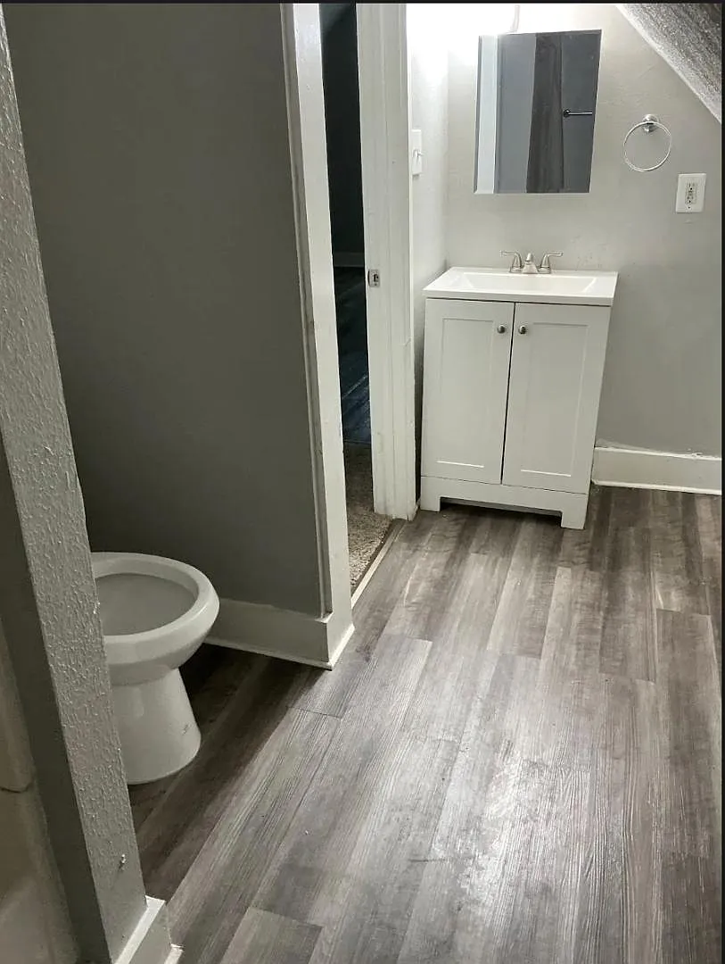 10022 Parkgate Ave - Unit 3 — Photo 2