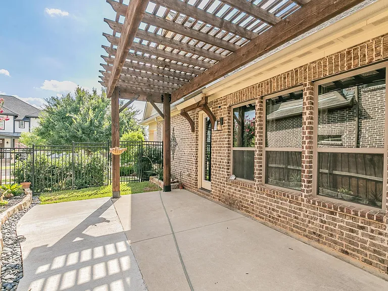 3903 Plum Vista Pl — Photo 32