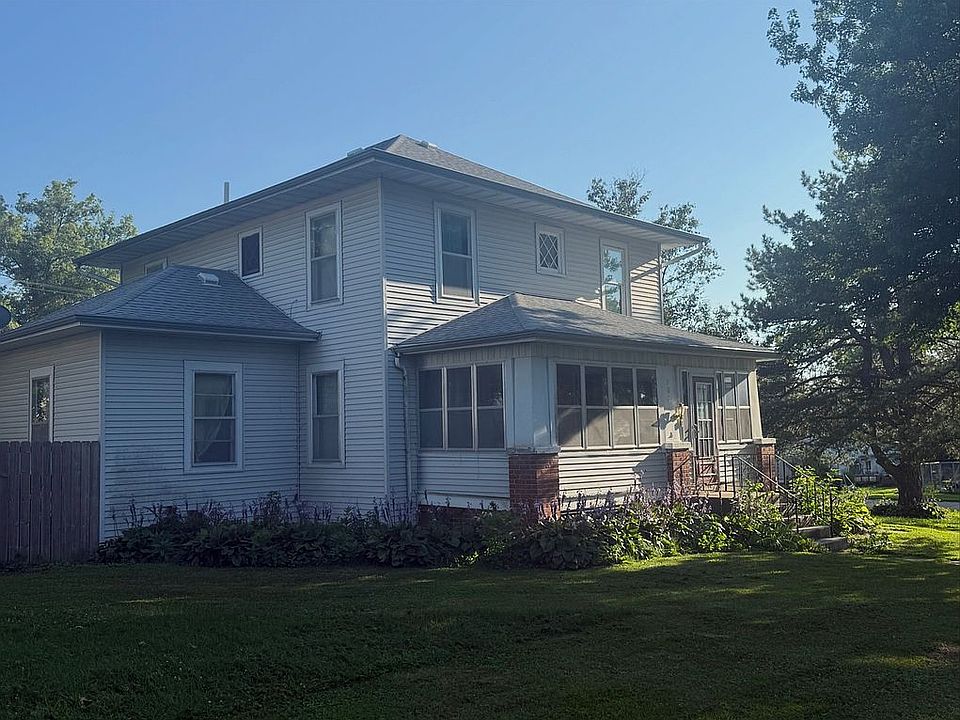 1st image of 902 Omaha Ave