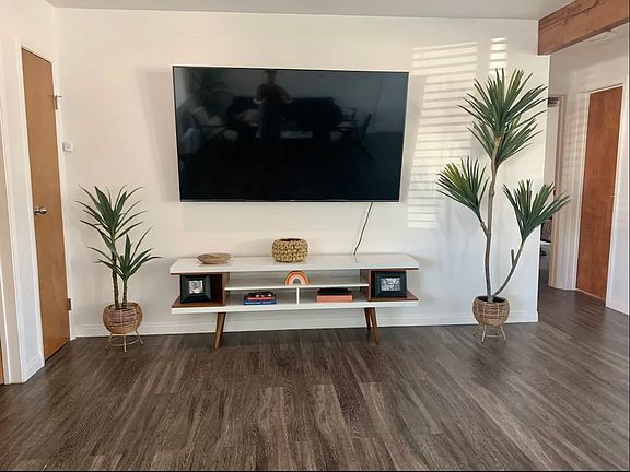 4th image of 359 W Bon Air Dr