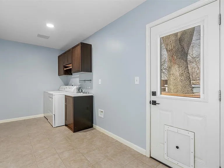 808 Salem Ln — Photo 17