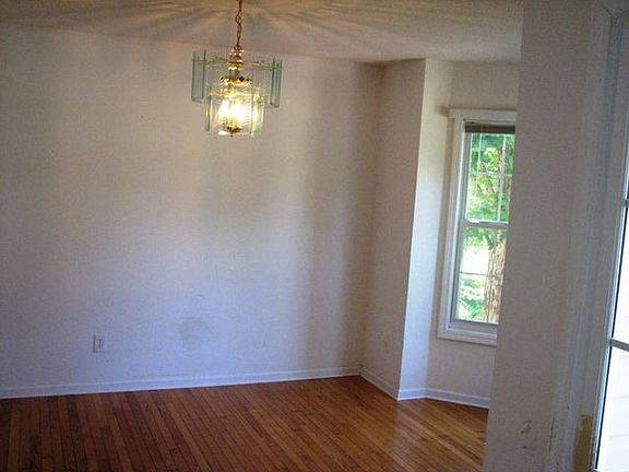 Dining room with bay window and wood floors