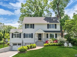 392 Hamilton Rd, Ridgewood, NJ 07450