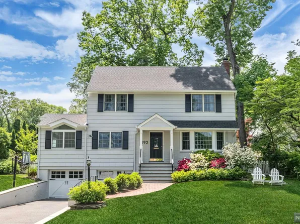 392 Hamilton Rd, Ridgewood, NJ 07450