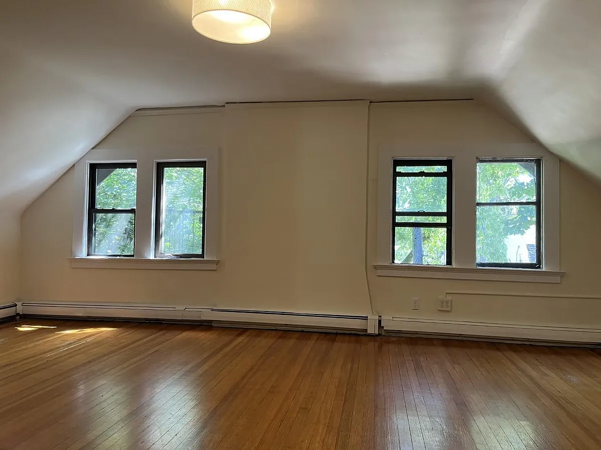 Building Photo - 166 Gordonhurst Ave