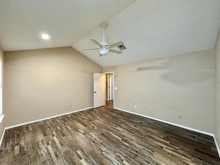 1103 NW Willow Pl — Photo 24