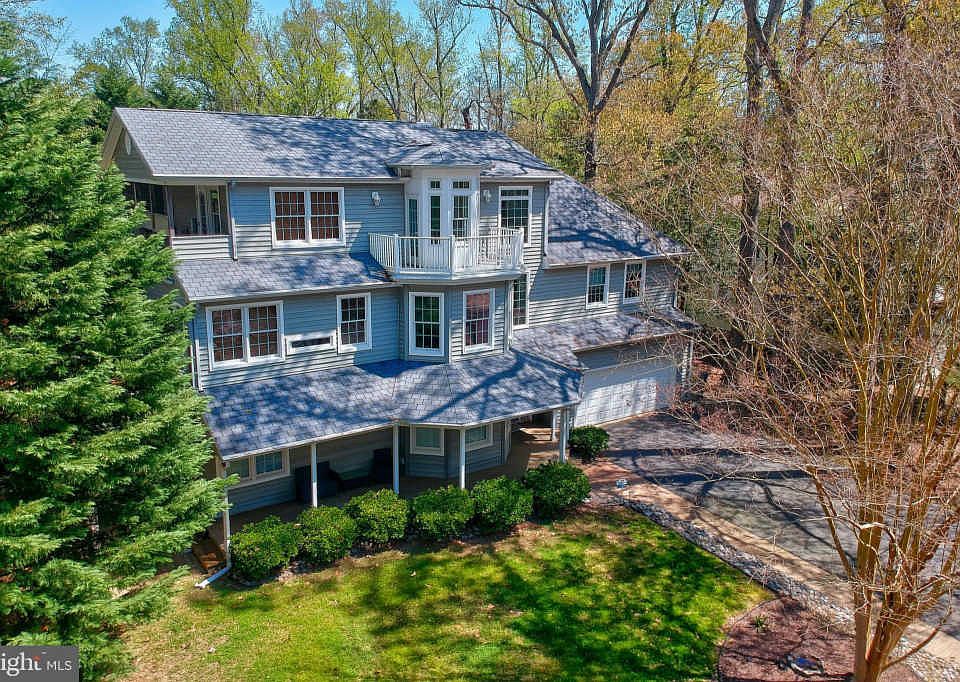 1st image of 110 London Cir S