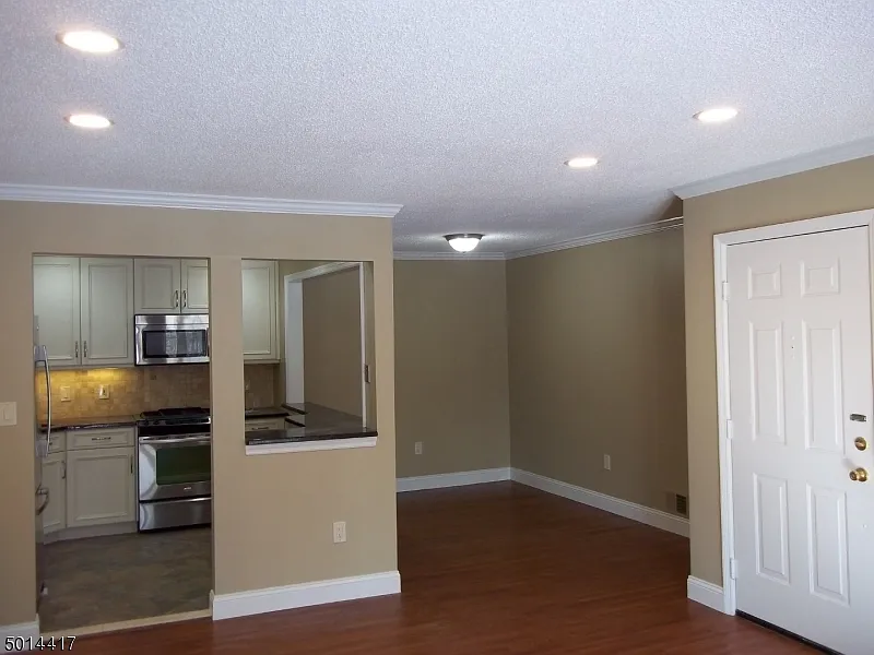 2 bed, 2.0 bath, 1113 sqft, $2,700 — Photo 4