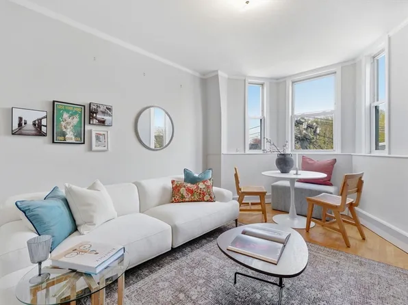 262 Sidney St #3, Cambridge, MA 02139